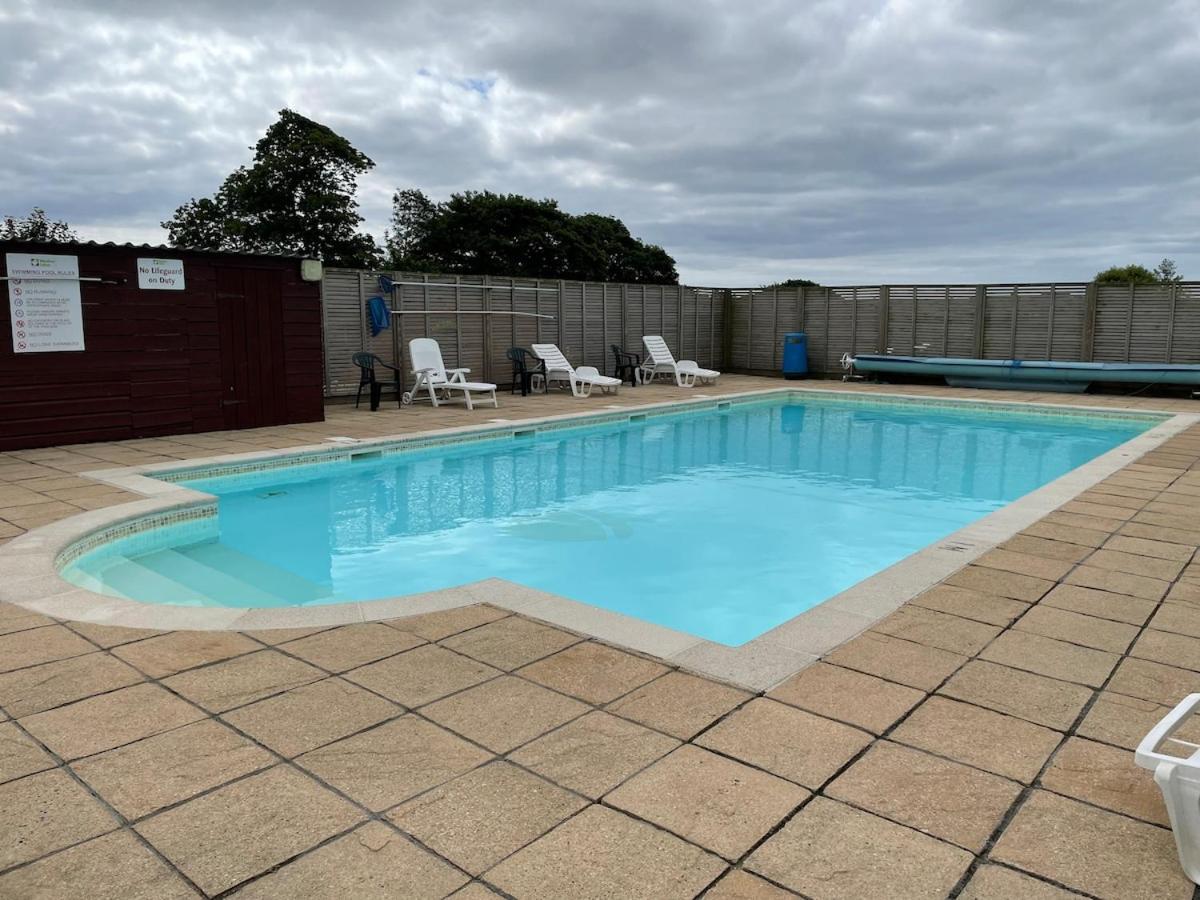 סנט אוסטל Luxury Caravan Cornwall Sleeps 4 Countryside View מראה חיצוני תמונה
