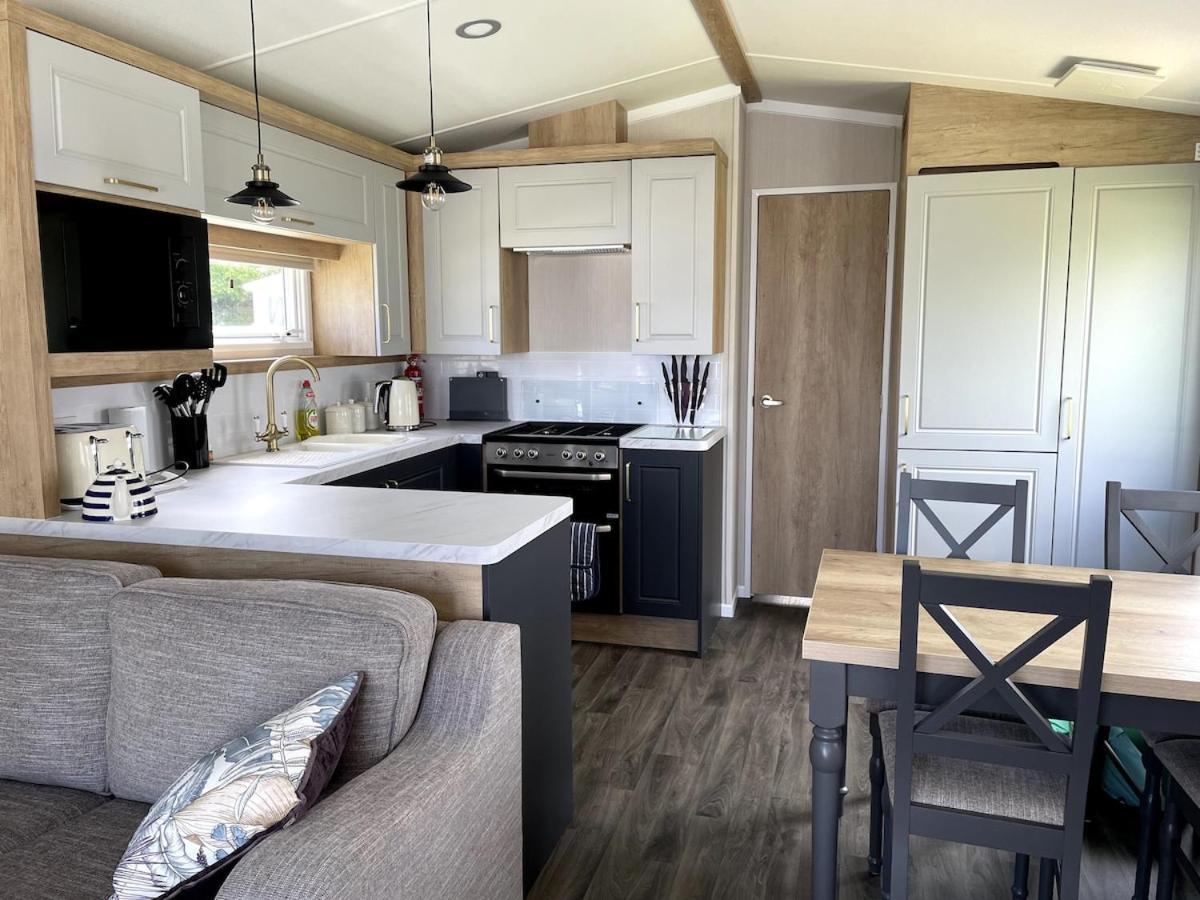 סנט אוסטל Luxury Caravan Cornwall Sleeps 4 Countryside View מראה חיצוני תמונה